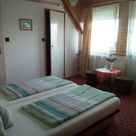 Kata Vendeghaz Hotel Balatonfured Bagian luar foto