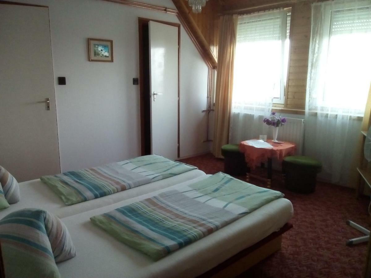 Kata Vendeghaz Hotel Balatonfured Bagian luar foto