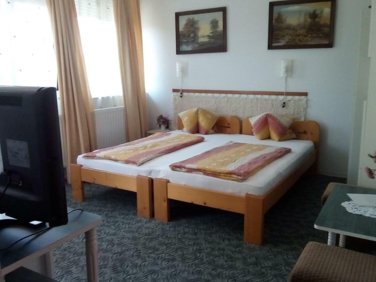 Kata Vendeghaz Hotel Balatonfured Bagian luar foto