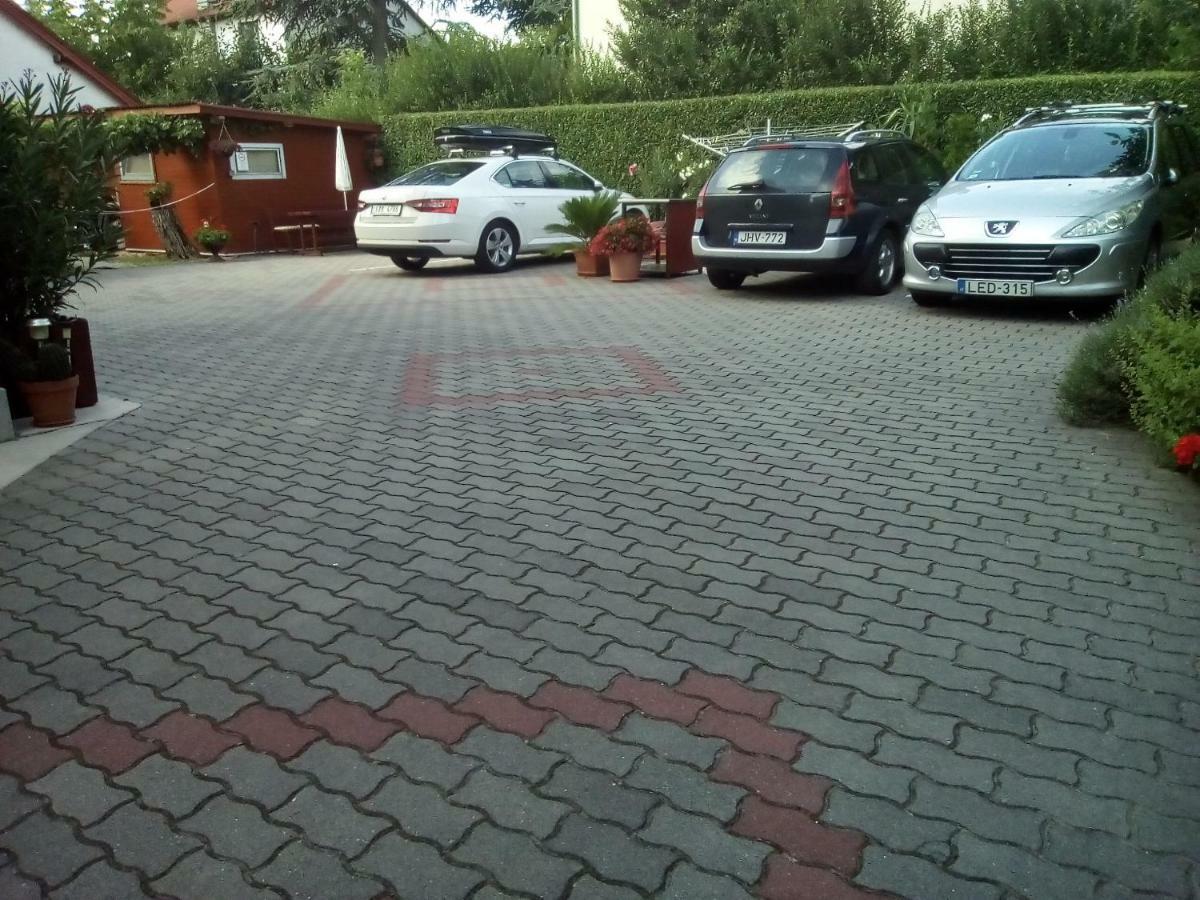 Kata Vendeghaz Hotel Balatonfured Bagian luar foto